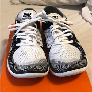 Nike Free 4.0 Flyknits sz 9.5 black and white